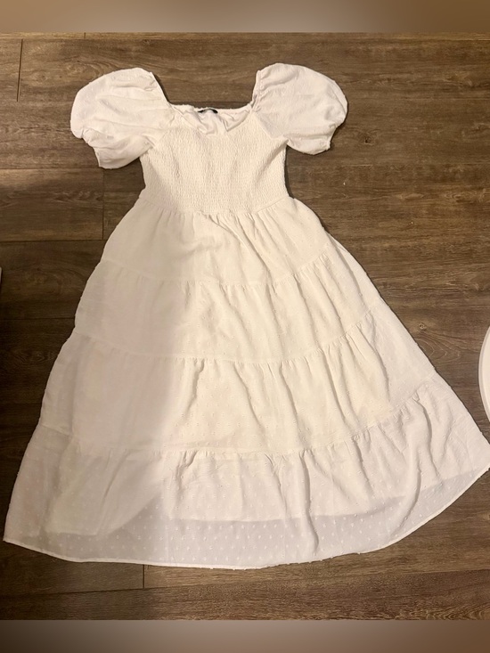 Dresses & Skirts - 🤍 White Swiss Dot Smocked Puff Sleeve Tiered Midi Dress – Large